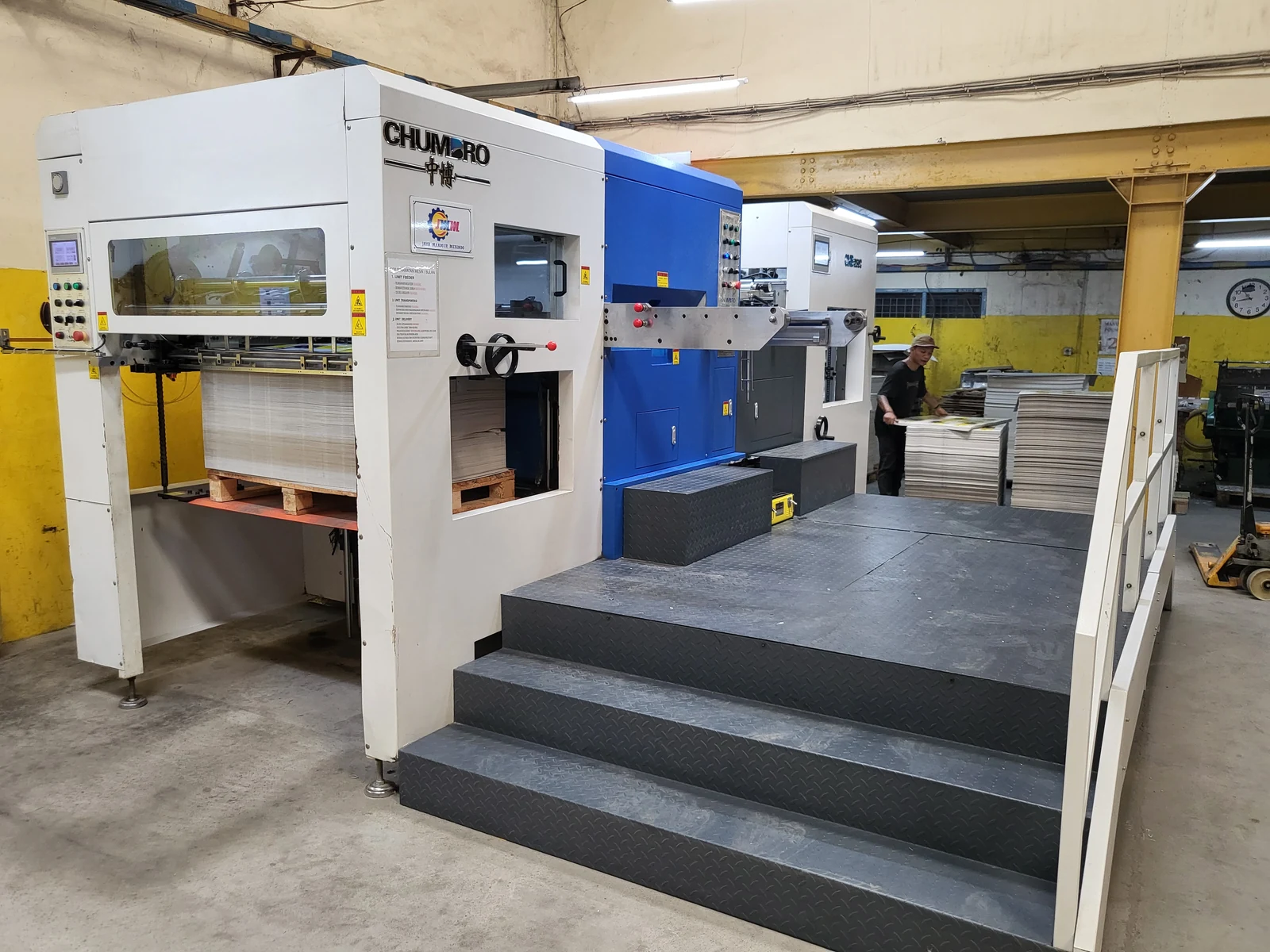 Mesin Pond Otomatis Automatic Flatbed Die-Cutter